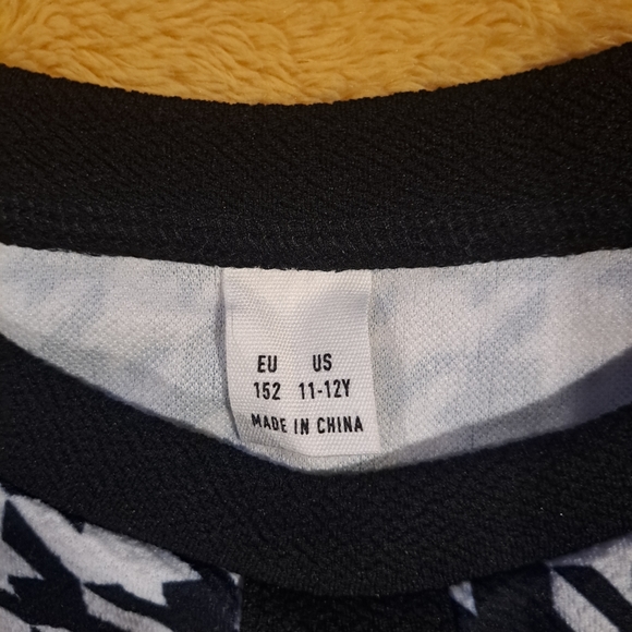 Small girl skirt suit for a 5, 6, or 7  year old (Small Sz11/12y) fits small. - Picture 8 of 9